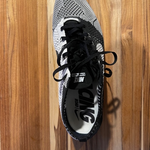 Nike men’s Oreo flyknit racer 10.5 526628-002 main image 5